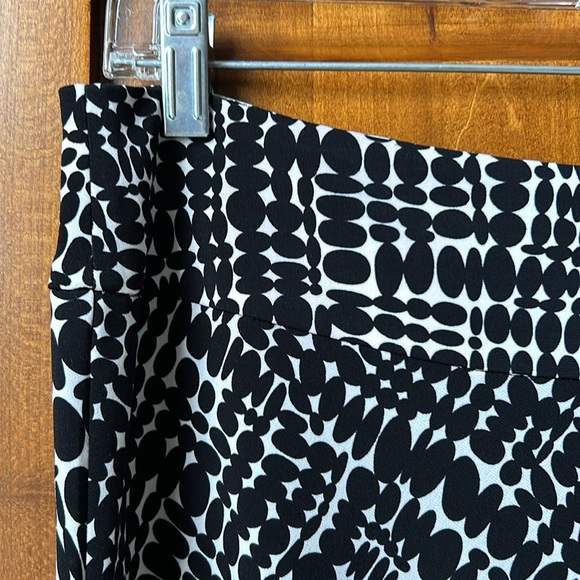 Kenneth Cole Reaction Skirt - Picture 5 of 8